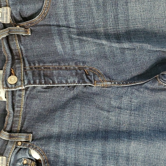 Levi's 505 straight leg jeans. Flap back pocket. Good‎ used condition. 36" 29". - Picture 2 of 10